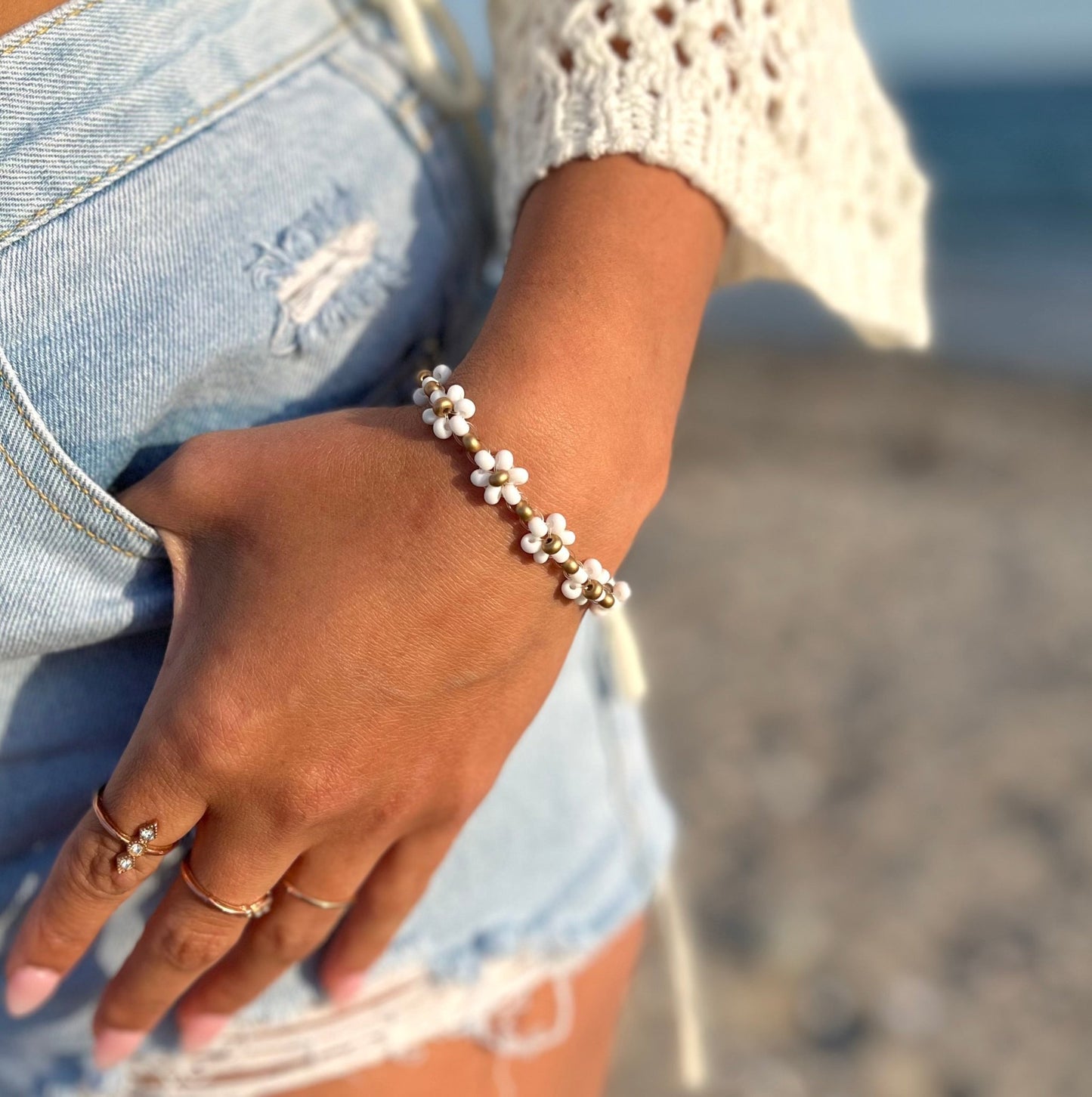 Gold Accent Daisy Bracelet